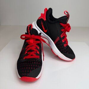 Nike Boy Shoe 1 Y Kid LeBron Witness 5 Low Top Lace Up Sneaker Run Gym Core Ex